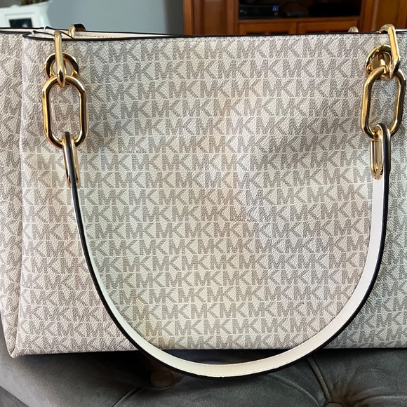 Michael Kors Large Shoulder Bag - Picture 2 of 3